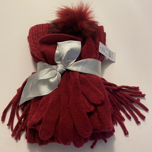 New 3-Piece Scarf, Hat & Gloves Set - Picture 3 of 5